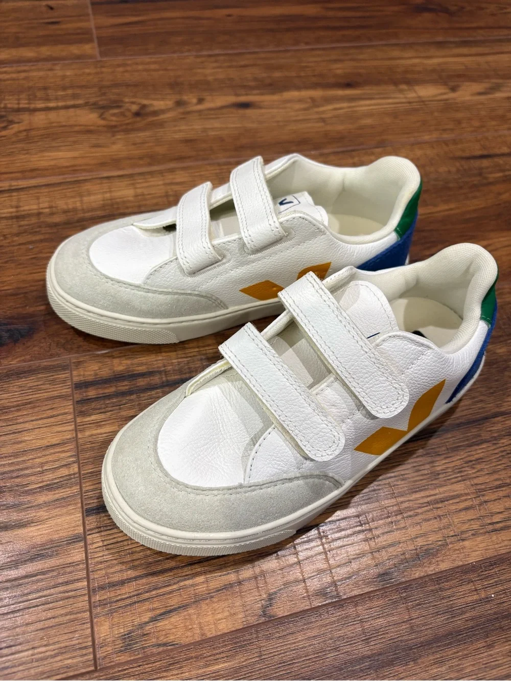 Veja Kids Low-Top Sneakers in White, Blue & Green